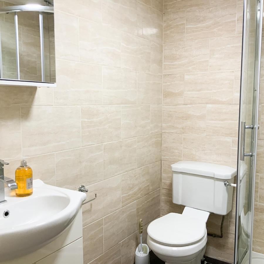 Battersea Wharf Villa London Exterior photo